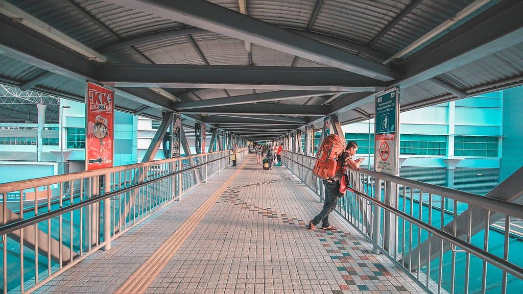 look like a backpacker - How to NOT Look Like a Backpacker - Even Though You ARE a Backpacker What guy backpackers should pack