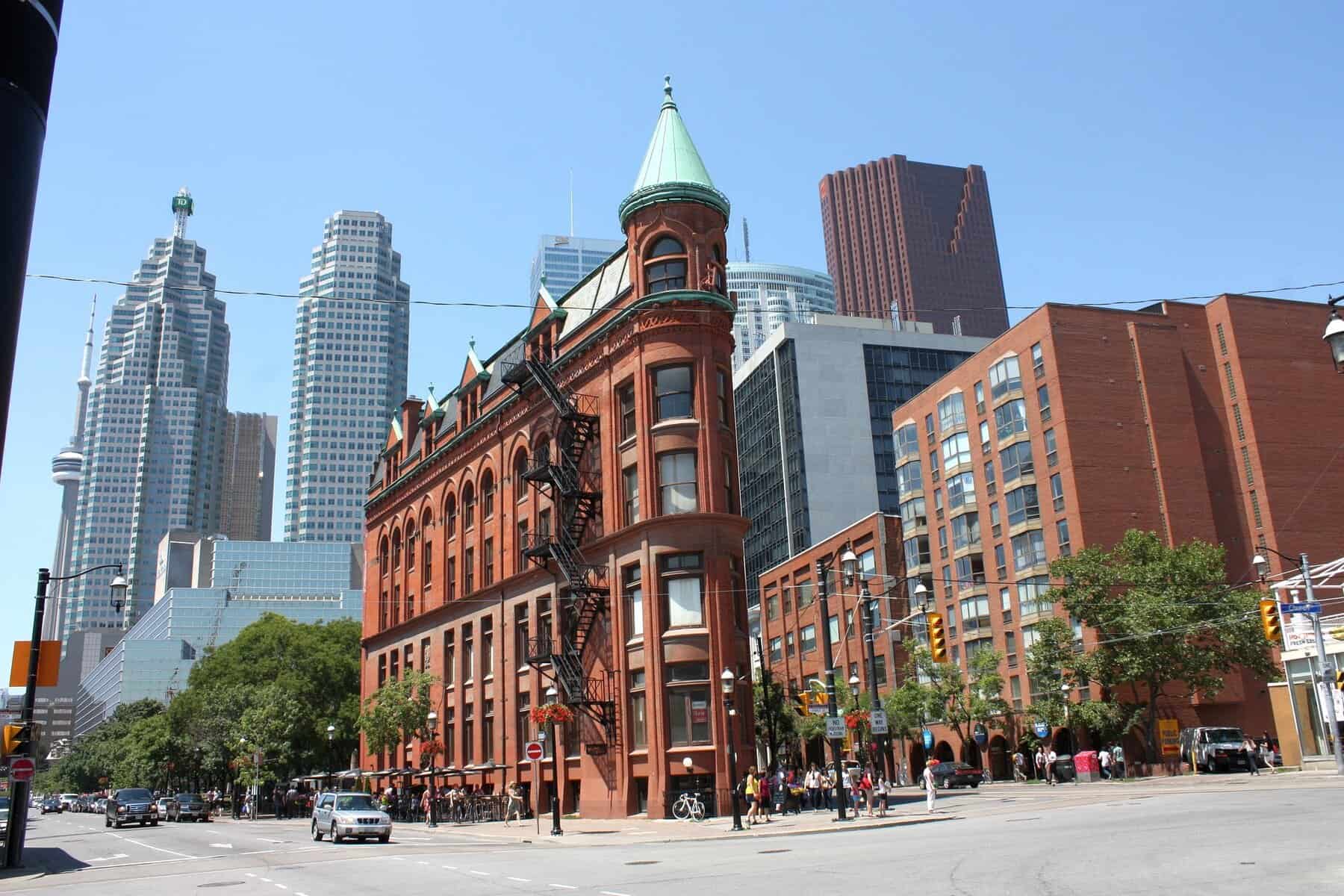 - The Complete Guide to Toronto's Nightlife for International Travelers Downtown Toronto, Canada.