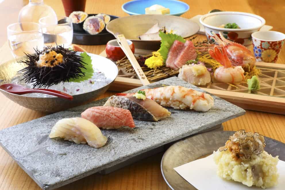 Sushi Restaurants in Tokyo - 7 Exceptional Sushi Restaurants in Tokyo to Visit on a Special Day Sushi in Tokyo, Japan