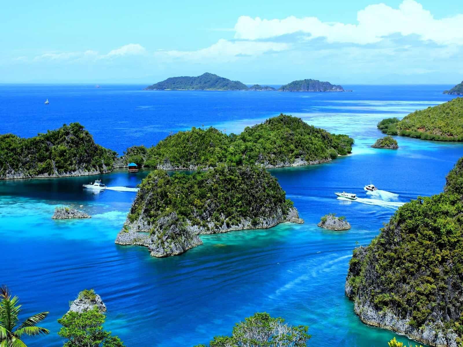 - The Complete Guide to Private Yacht Charters in Indonesia Islands in Piaynemo in Raja Ampat, Indonesia.
