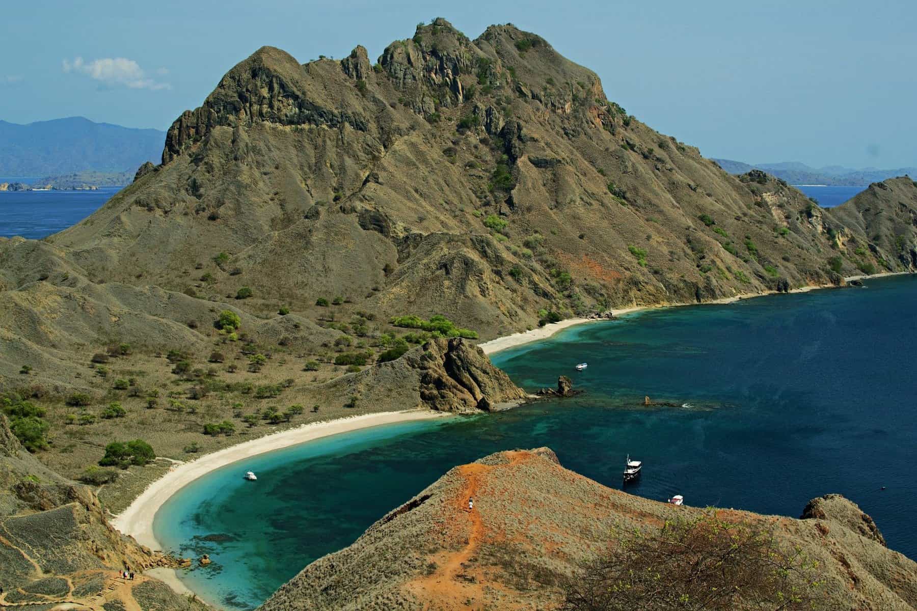 - The Complete Guide to Private Yacht Charters in Indonesia Labuan Bajo, Komodo, Indonesia.