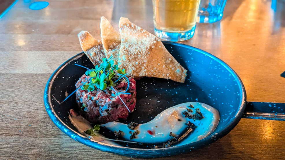 Beef tartar with truffel sauce at TÉTÛ Taverne Gaspésienne, Quebec, Canada.