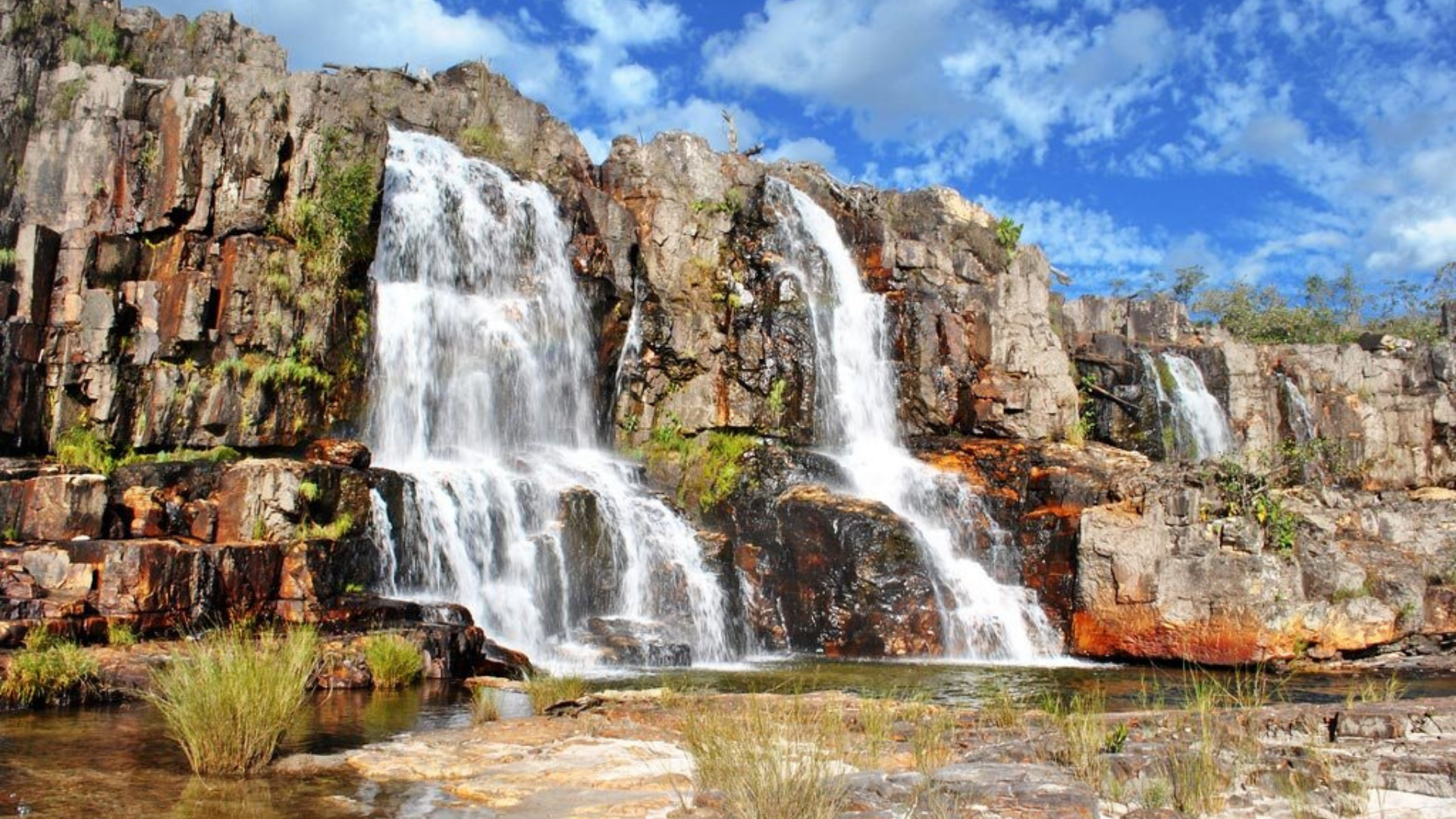 Alto Paraíso - Alto Paraíso, Brazil: Gateway to Chapada dos Veadeiros Two cascading couros waterfalls surrounded by rocky cliffs and greenery.